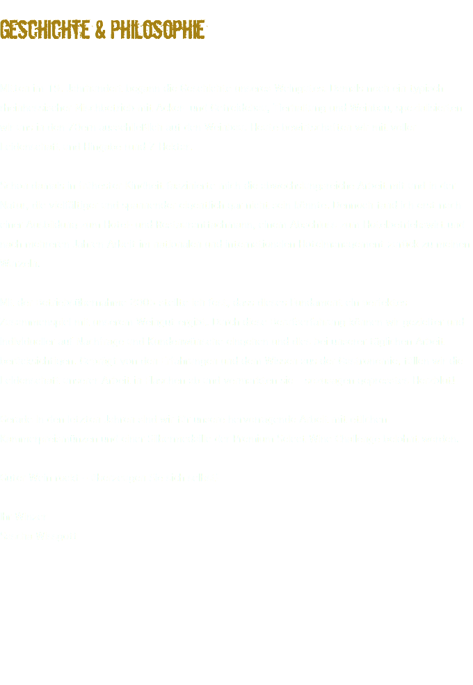 Geschichte & Philosophie Mitten im 19. Jahrhundert begann die Geschichte unseres Weingutes. Damals noch ein typisch rheinhessischer Mischbetrieb mit Acker- und Getreidebau, Tierhaltung und Weinbau, spezialisierten wir uns in den 70ern ausschließlich auf den Weinbau. Heute bewirtschaften wir mit voller Leidenschaft und Hingabe rund 7 Hektar. Schon damals in frühester Kindheit faszinierte mich die abwechslungsreiche Arbeit mit und in der Natur, die vielfältiger und spannender eigentlich gar nicht sein könnte. Dennoch fand ich erst nach einer Ausbildung zum Hotel- und Restaurantfachmann, einem Abschluss zum Hotelbetriebswirt und nach mehreren Jahren Arbeit im nationalen und internationalen Hotelmanagement zurück zu meinen Wurzeln. Mit der Betriebsübernahme 2005 stellte ich fest, dass dieses Fundament ein perfektes Zusammenspiel mit unserem Weingut ergibt. Durch diese Berufserfahrung können wir gezielter und individueller auf Nachfrage und Kundenwünsche eingehen und dies bei unserer täglichen Arbeit berücksichtigen. Geprägt von den Erfahrungen und dem Wissen aus der Gastronomie, füllen wir die Leidenschaft unserer Arbeit in Flaschen ab und vermarkten sie – sozusagen gepresstes Herzblut! Gerade in den letzten Jahren sind wir für unsere hervorragende Arbeit mit etlichen Kammerpreismünzen und einer Silbermedaille der Premium Select Wine Challenge belohnt worden. Guter Wein rockt – überzeugen Sie sich selbst! Ihr Winzer Sascha Wissgott